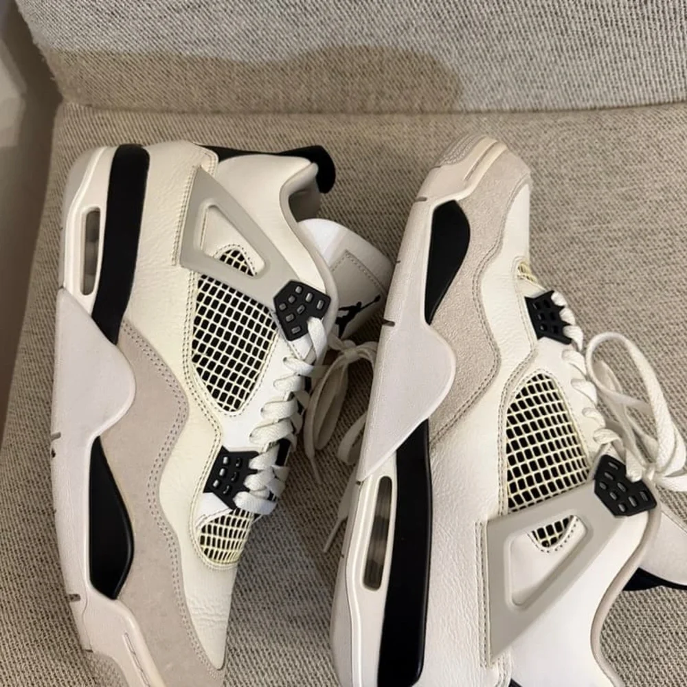 Jordan Men's Sneakers White Black Cream